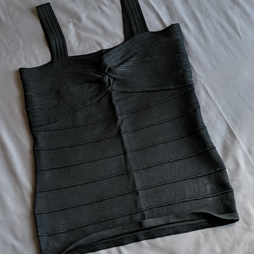 Ribbed black top